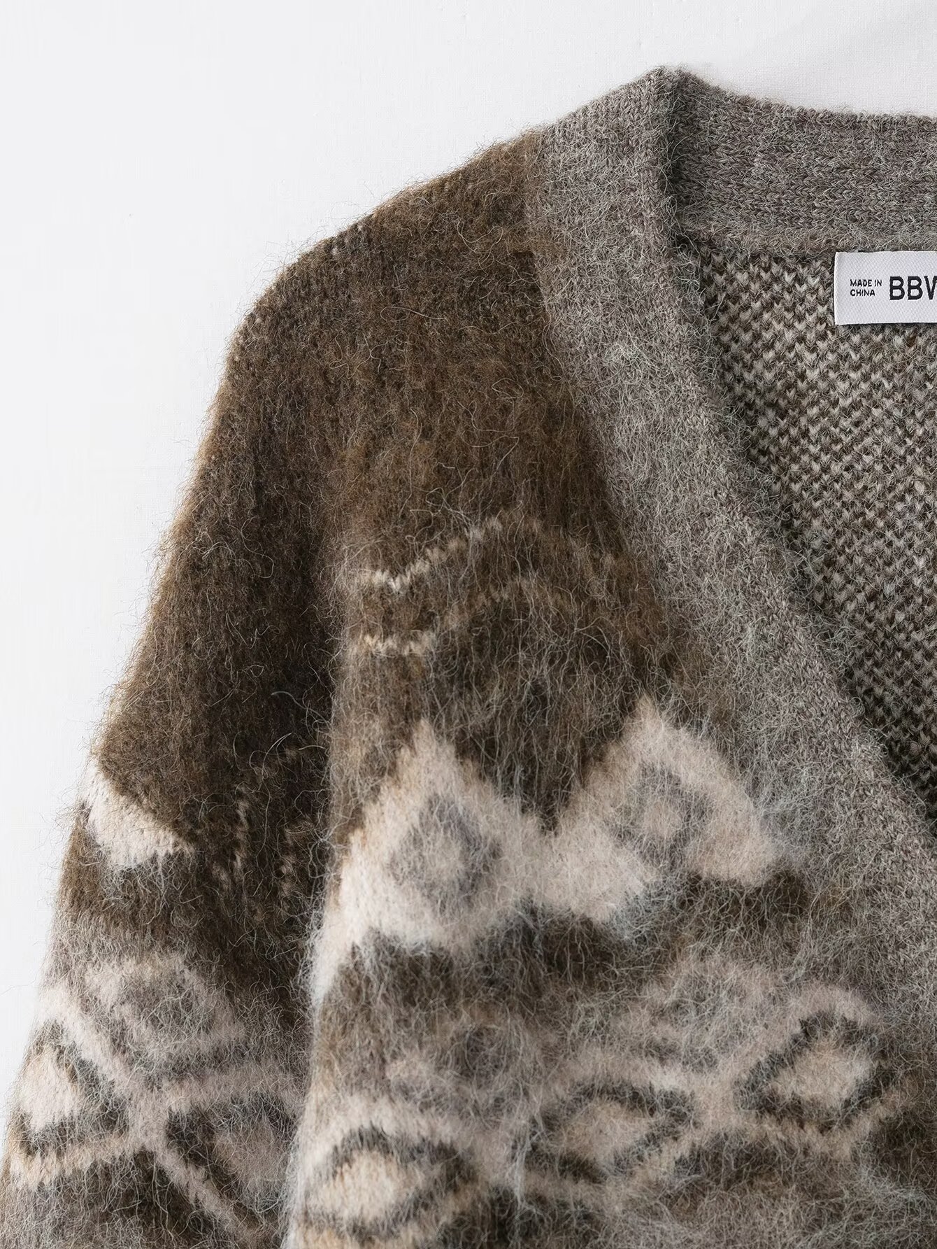 Brushing effect jacquard knitted jacket