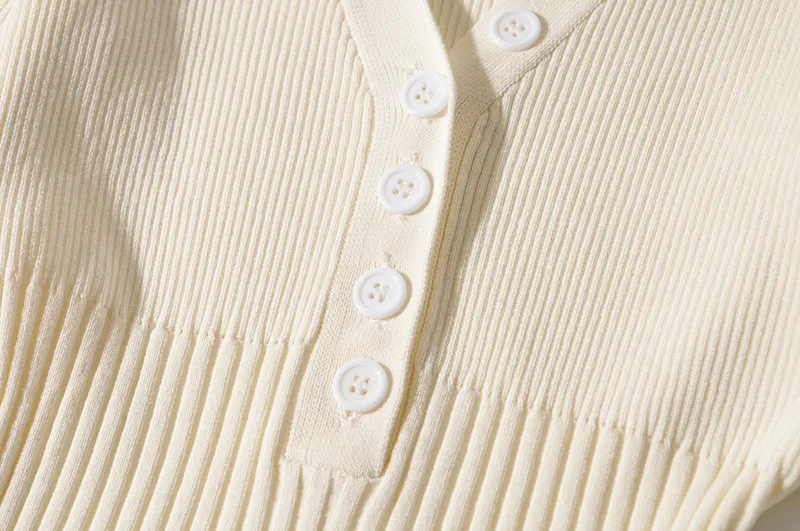 Ladies Cotton Wrist-Length Plunge Snap Stretch-Fitted Body