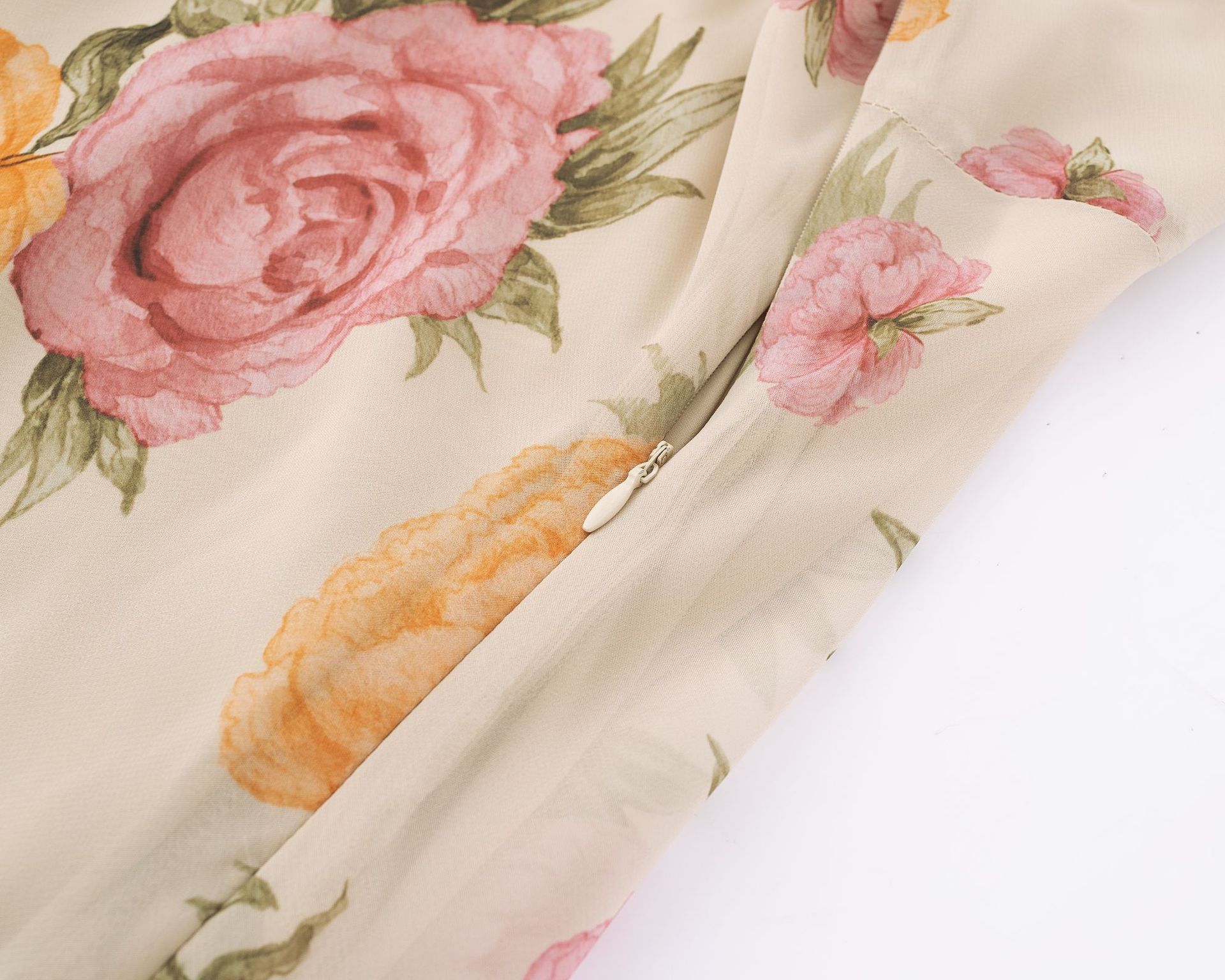 Floral Print V-Neck Low Chest Dress