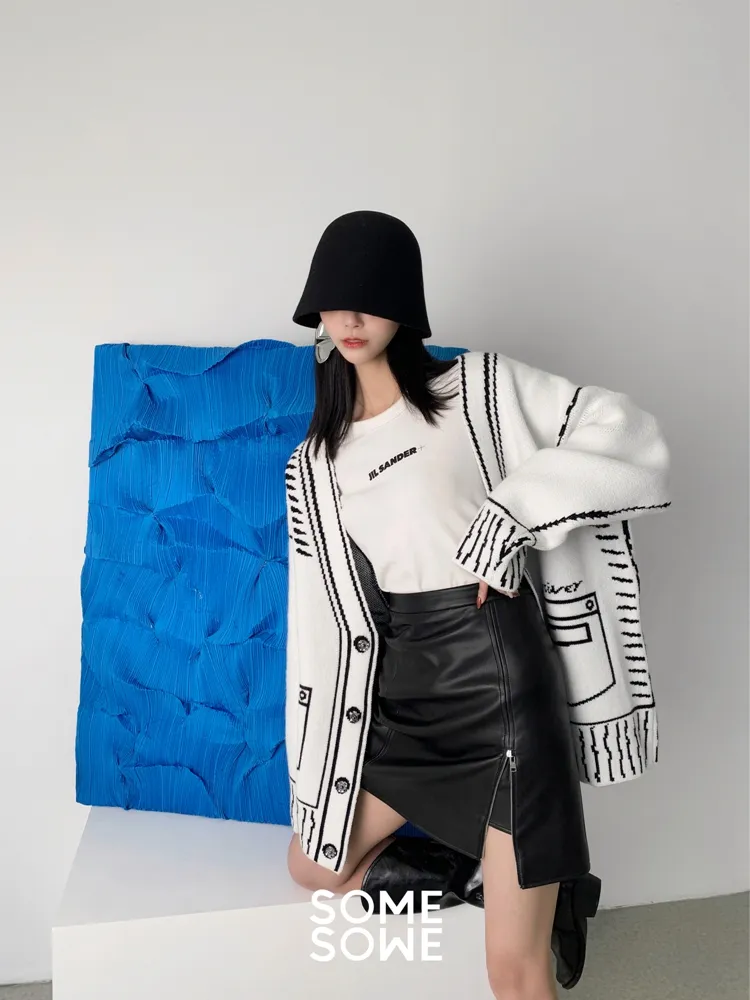 Ladies Oversized Graphic Deep V Acrylic Cardigan