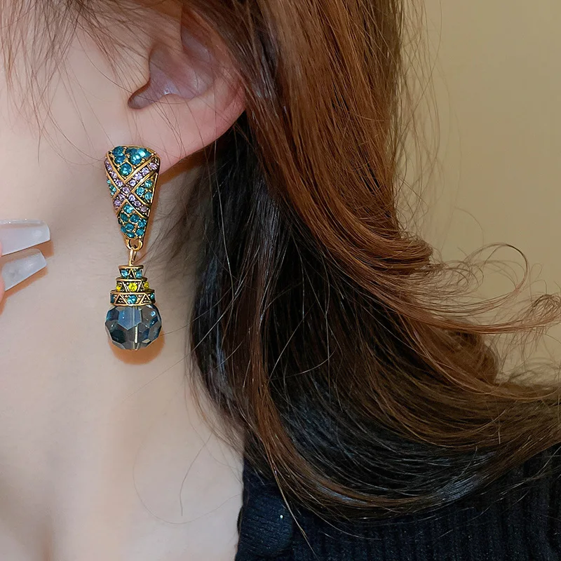 French Palace Style Rhinestone Geometric Water Drop Tassel Earrings for Women Light Luxury Temperament Fashionable Jewelry