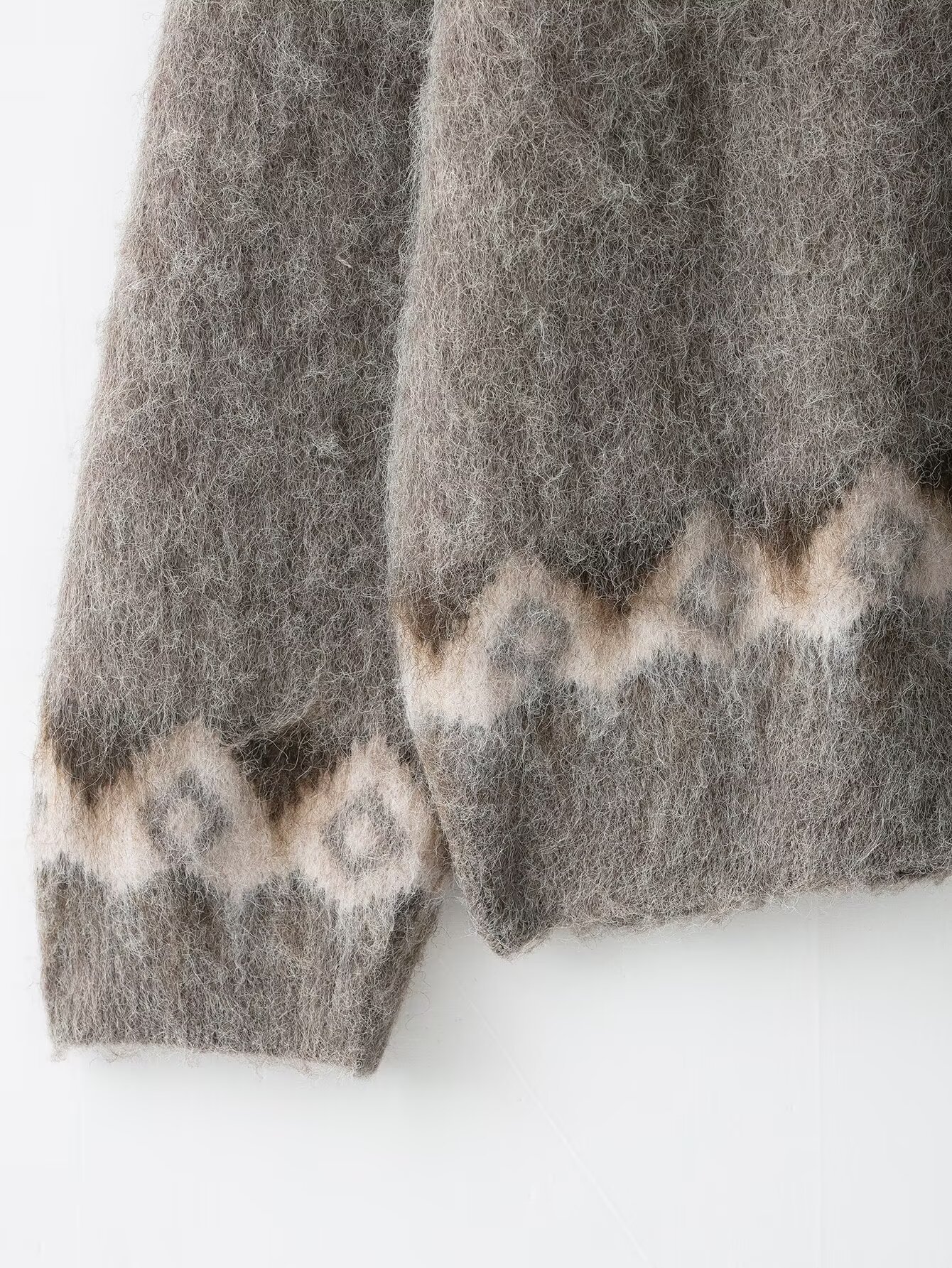 Brushing effect jacquard knitted jacket