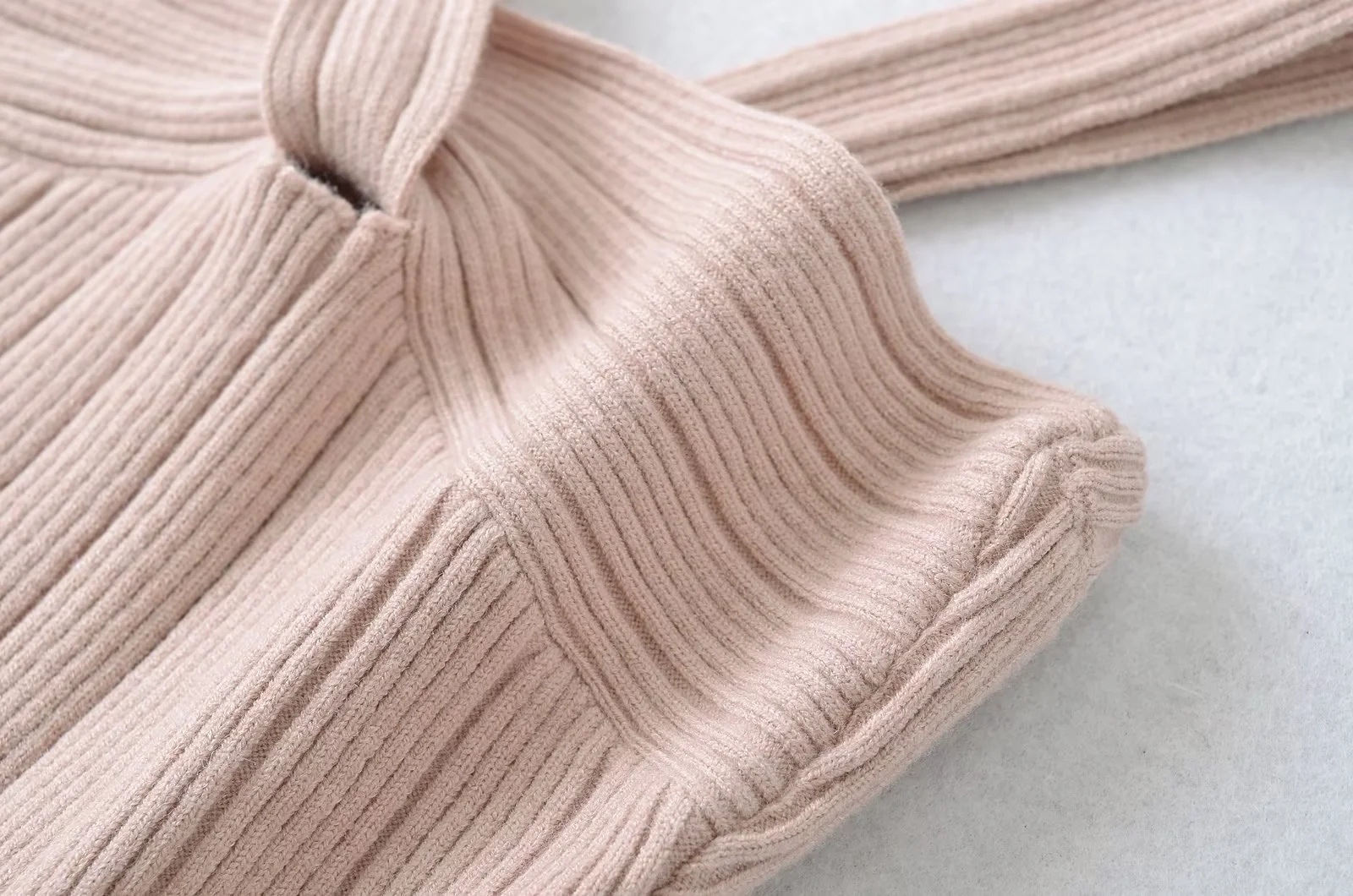Solid Slim Fit Cropped Halter Knit Top