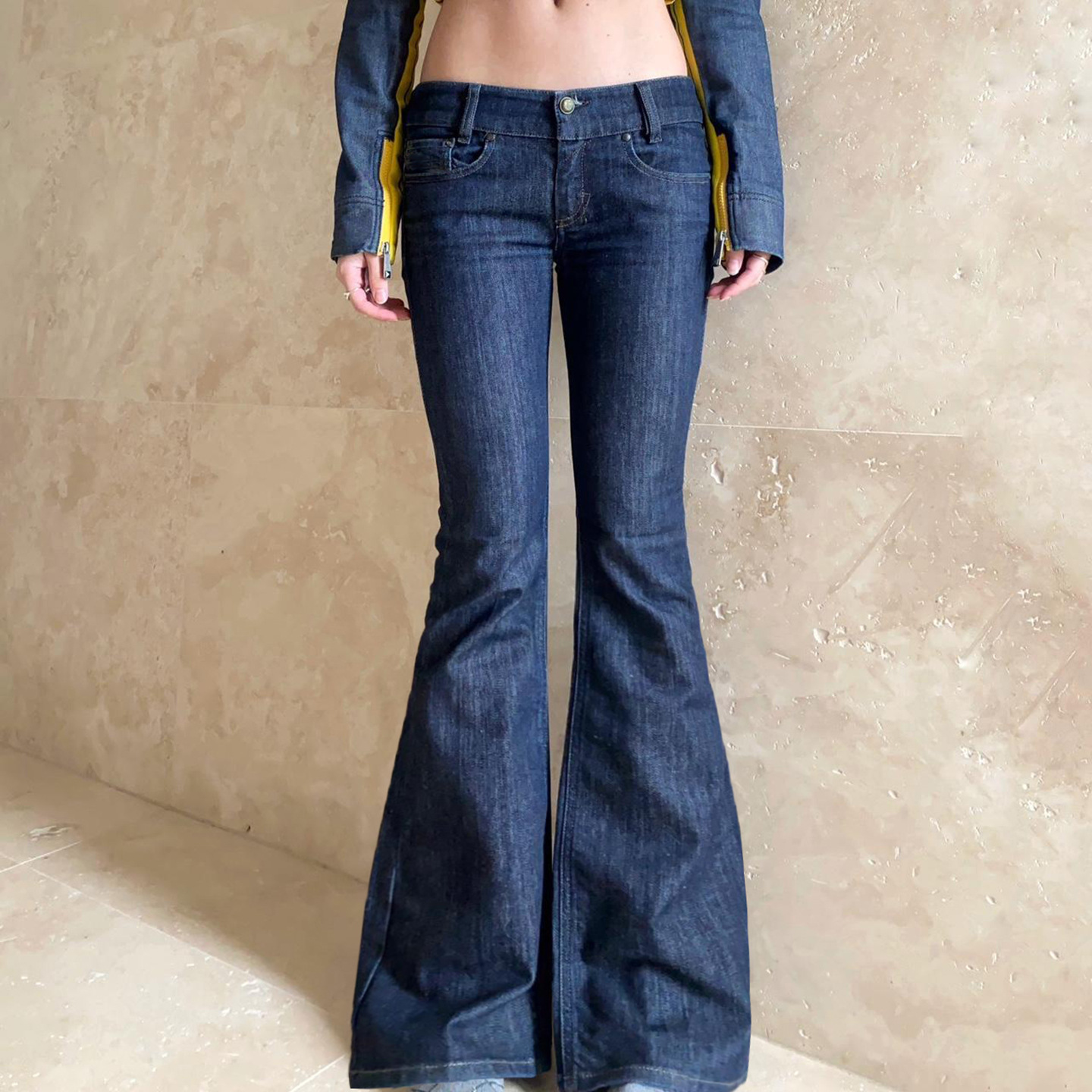 Low waist slim fit and slimming flared jeans