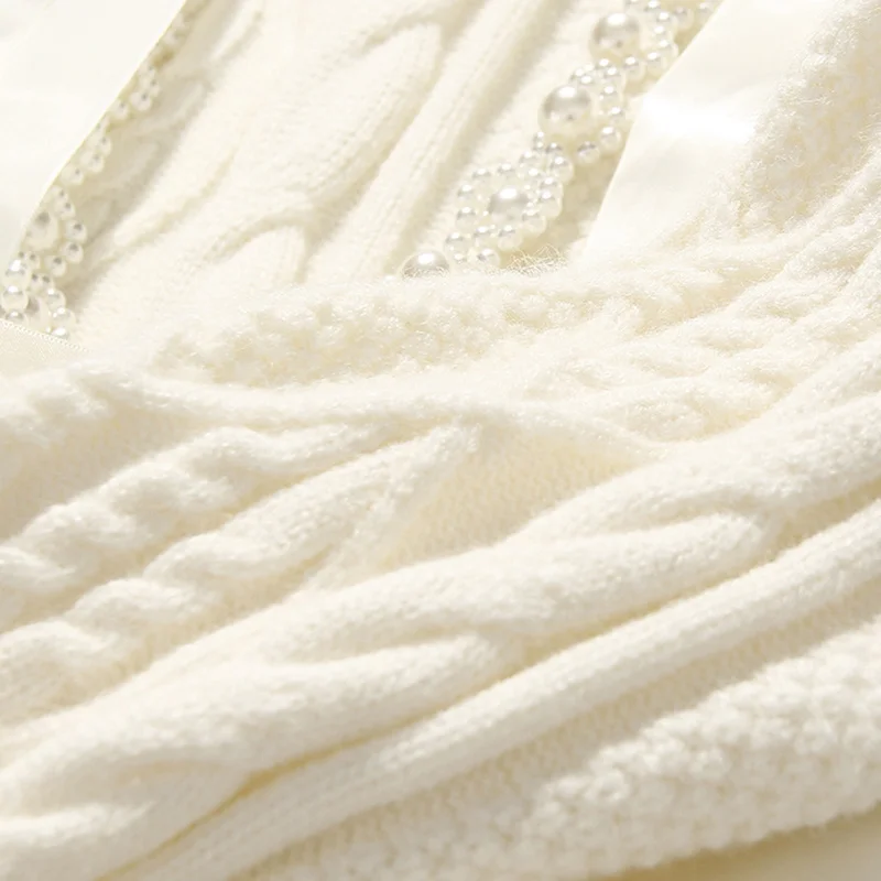 Cream O-Neck Sweater Hollow Bow Gem Link