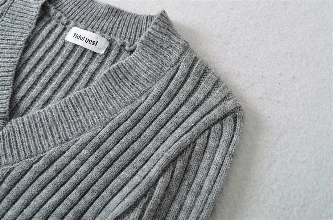 Plain Ladies Deep V Body-Hugging Knitted Sweater