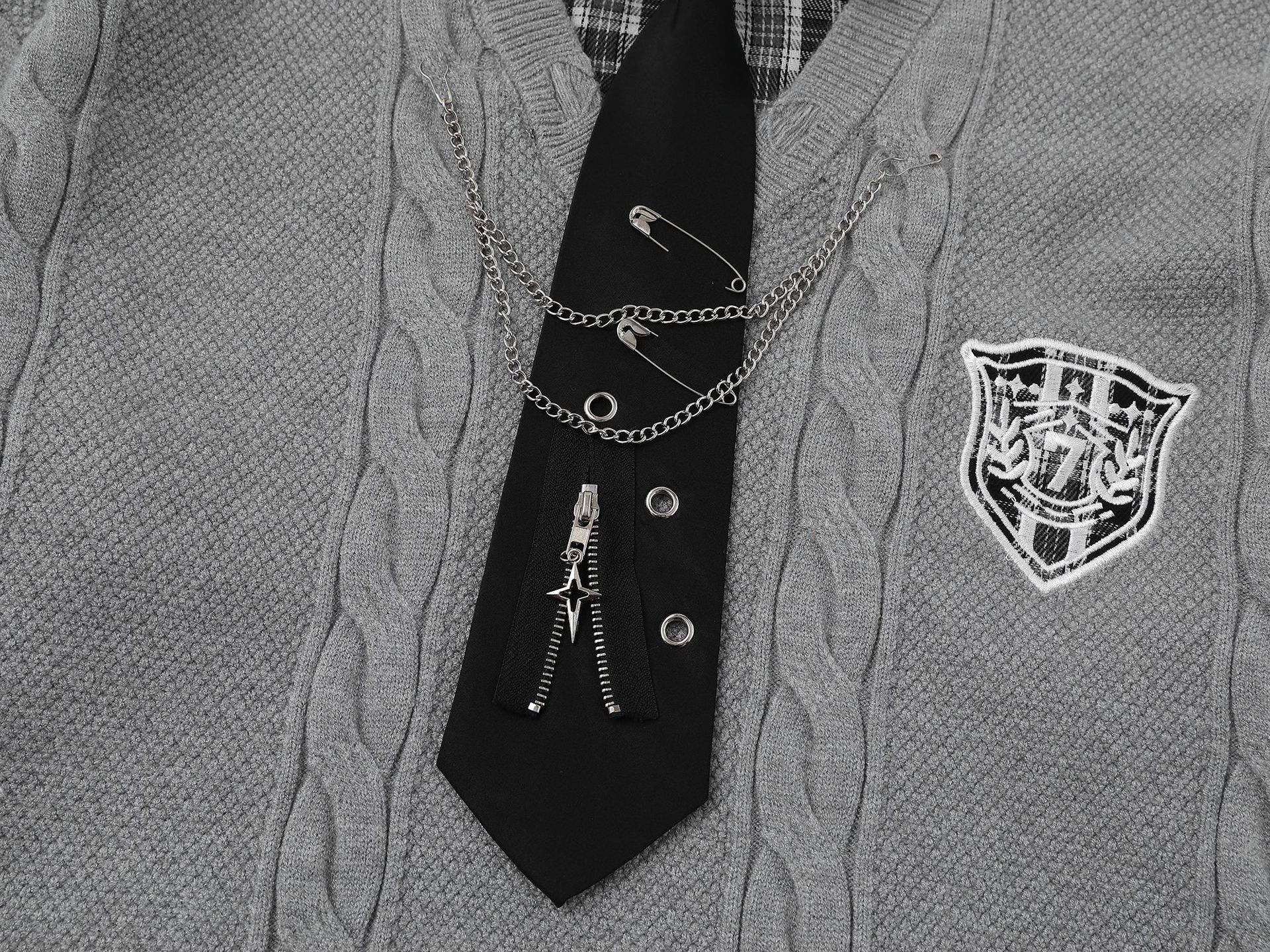 Casual College Style Metal Chain Detachable Tie Knit Sweater