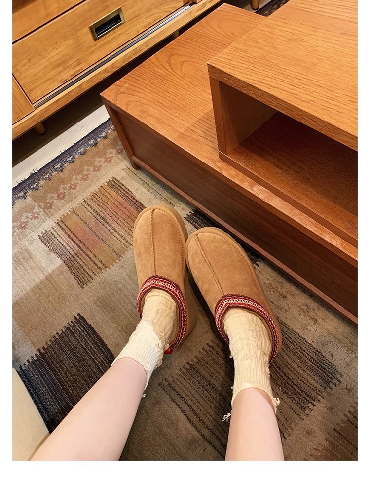 Supermodel celebrities wear the same low cut ethnic wind and snow boots for women, with one foot on plush shoes and thick soled cotton slippers for autumn and winter