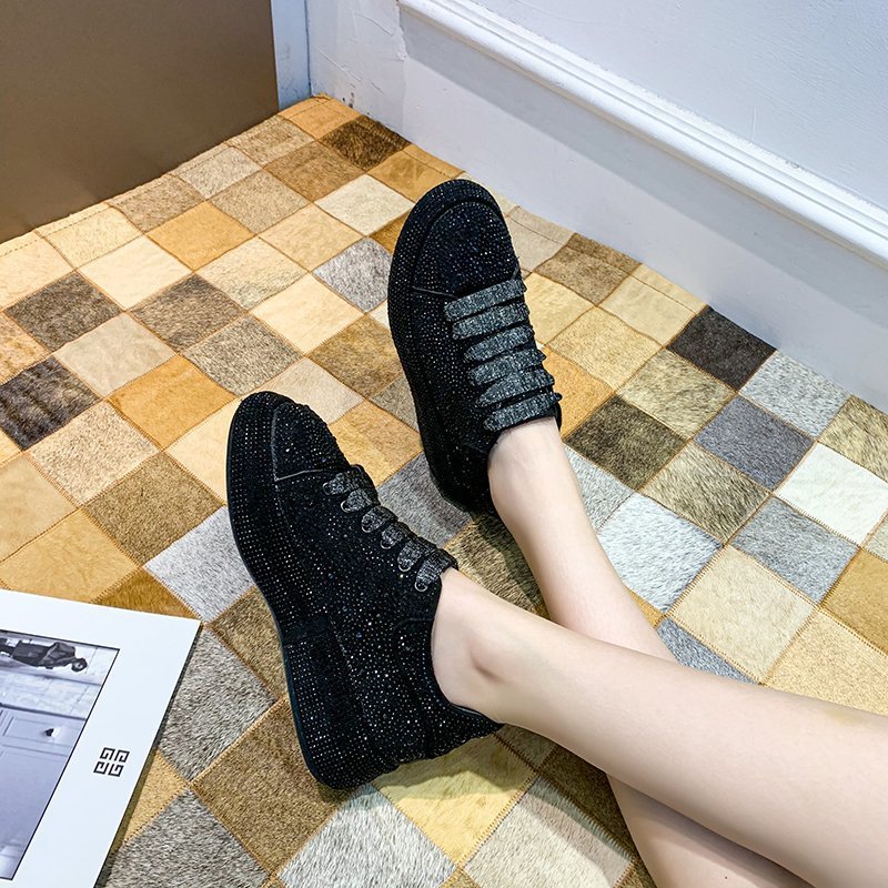 Autumn new full diamond sponge cake thick sole sports and leisure shoes, popular on the internet with leather surface women's single shoe trend
