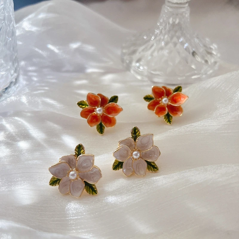 Vintage Imitation Pearl Delicate Painted Flower Alloy Stud Earrings Elegant Office Earring for Women Jewelry