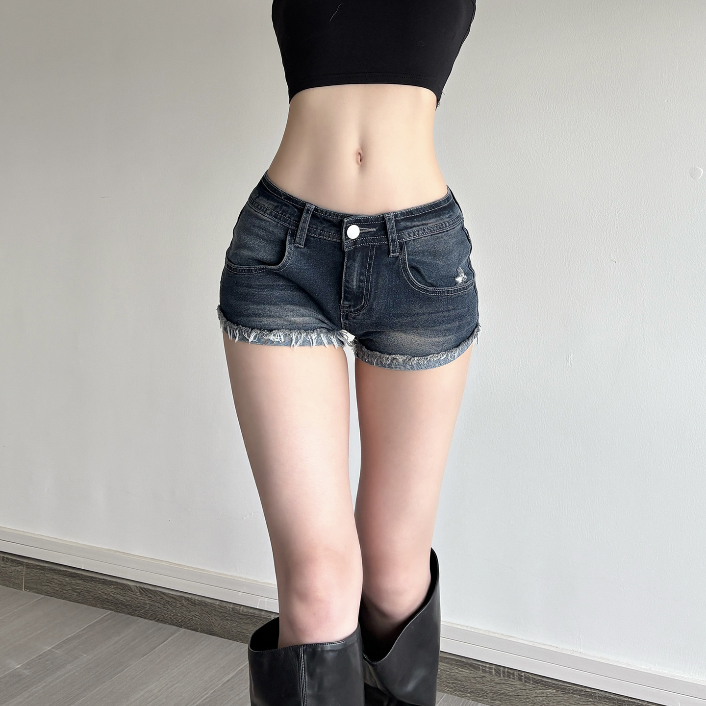 Retro washed blue low waisted denim shorts
