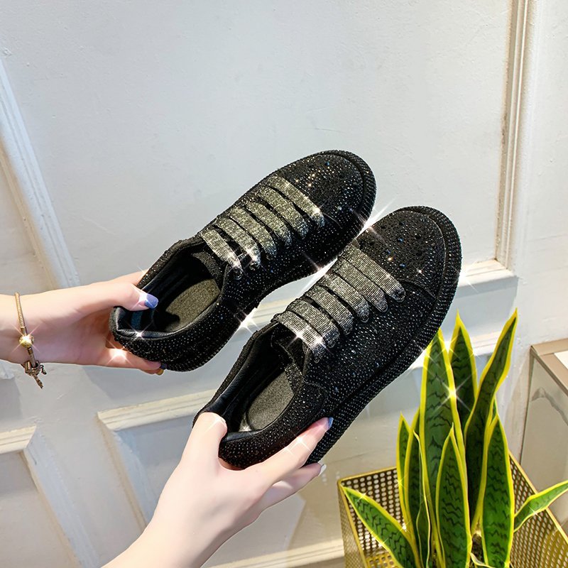 Autumn new full diamond sponge cake thick sole sports and leisure shoes, popular on the internet with leather surface women's single shoe trend