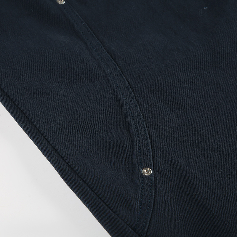 Retro rivet splicing design for split jeans