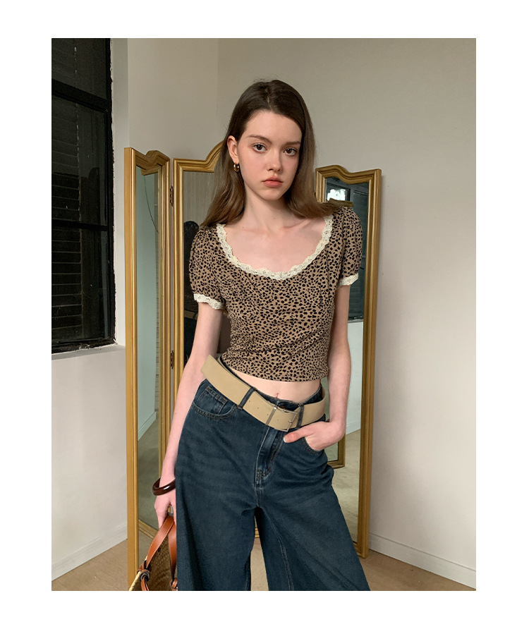 Sleek Vintage Animal Pattern Angular Collar Tee