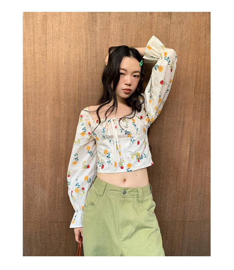 U-Neck Breezy Fragmented Blossom Body-Hugging Cropped Top