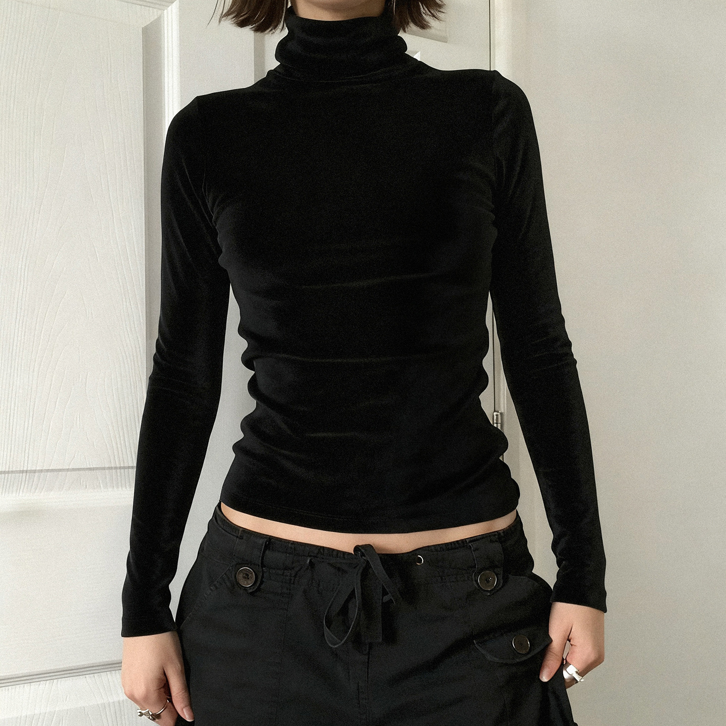 Fitted Wrist-Length Turtleneck Knitted Tee