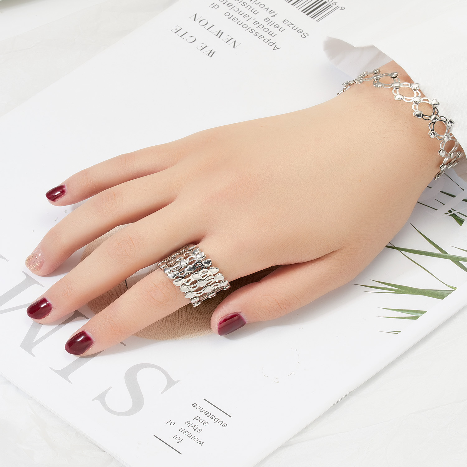 A dual-purpose stretch deformation adjustable ring bracelet of Magic Tiktok net red from stock
