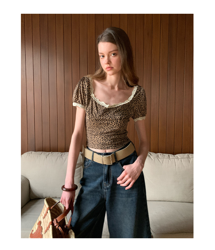 Sleek Vintage Animal Pattern Angular Collar Tee