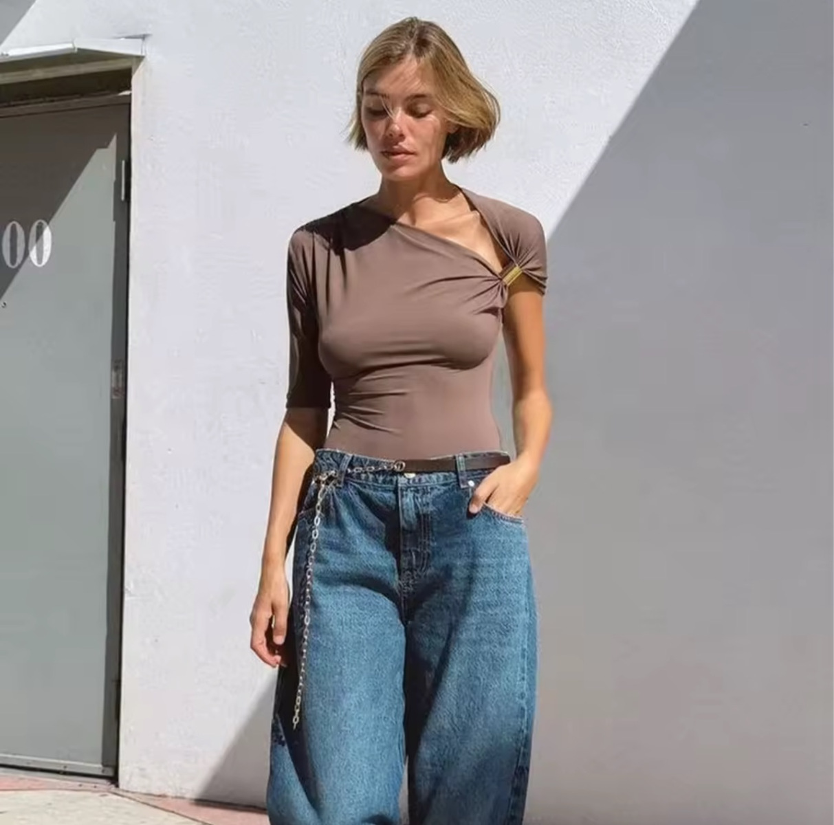 Asymmetric Simple Top for Women