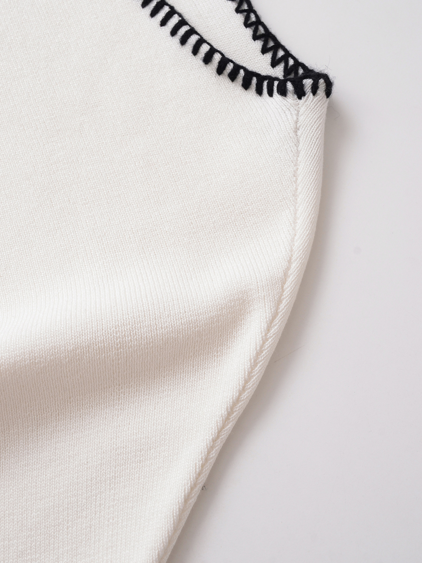 Fashion Casual Color Block Embroidery Knitted Sweater