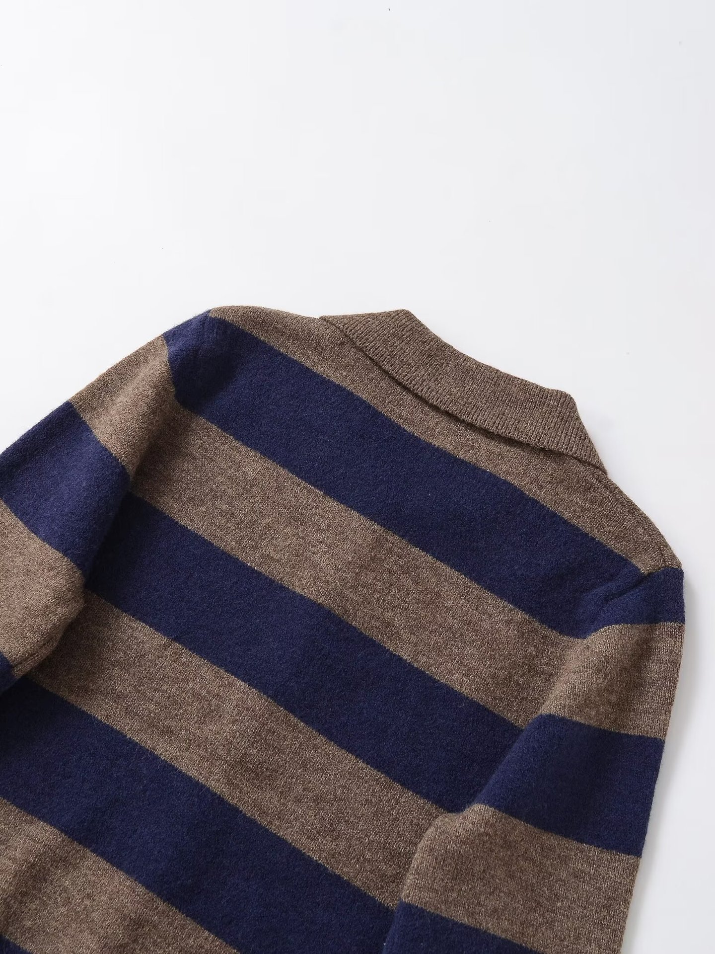 Long sleeved polo collar striped knitted sweater