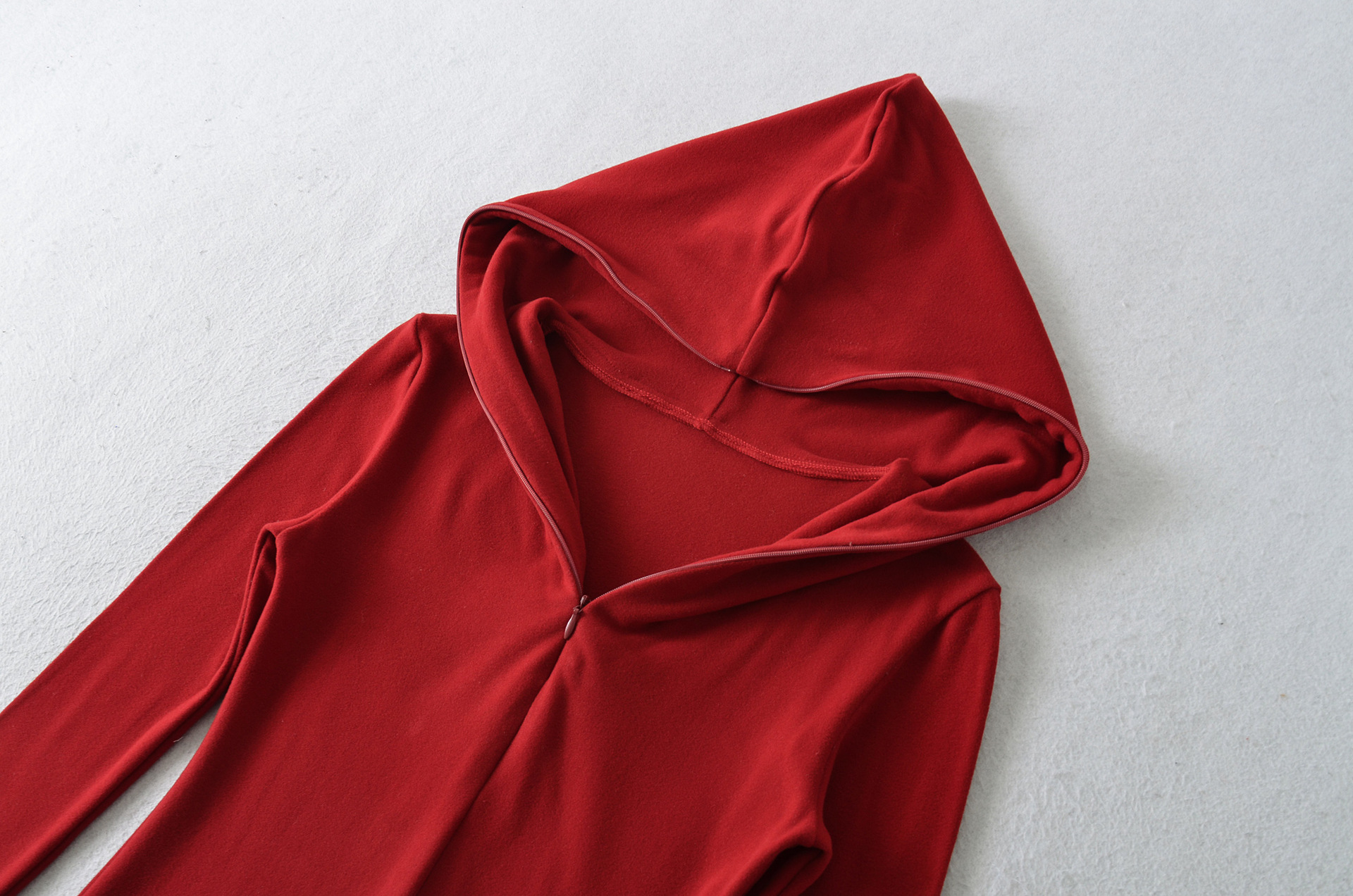 Form-Fitting Polyester Pullover Hoodie