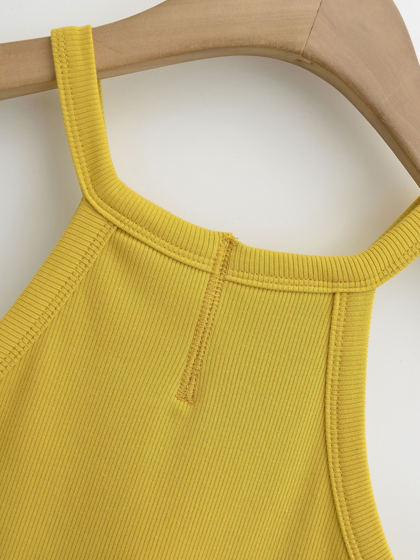 Hanging neck short sports vest