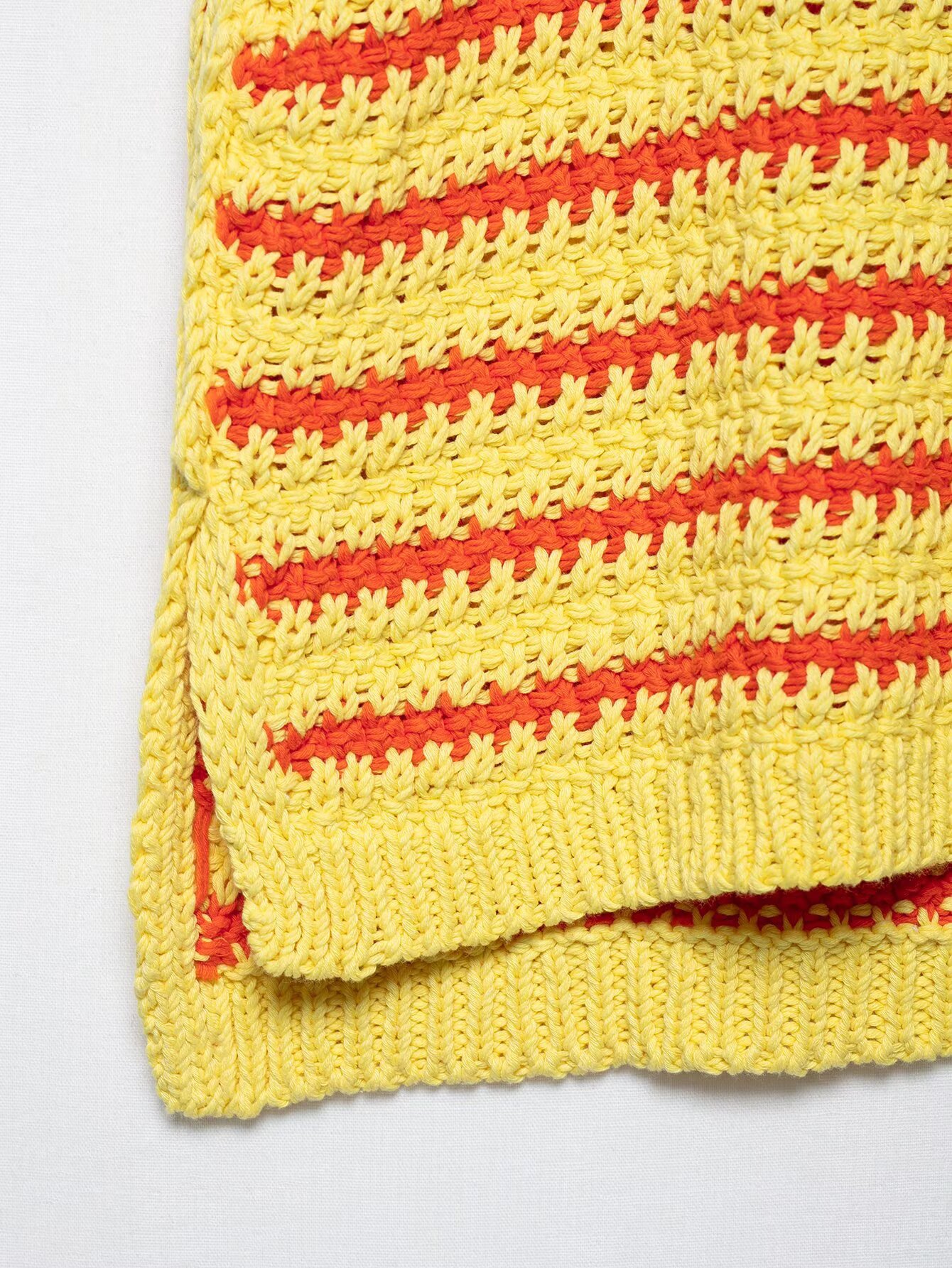 Round neck sleeveless striped slit vest knitted sweater for women