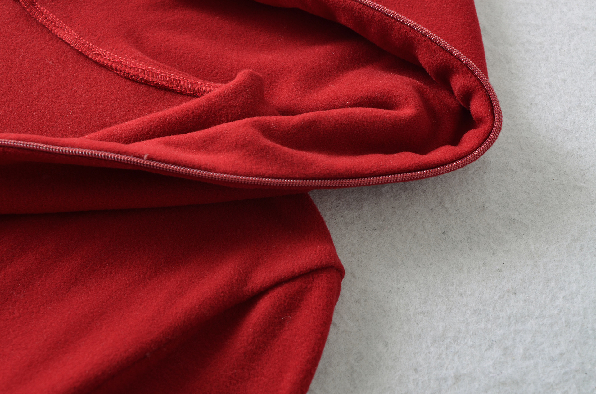 Form-Fitting Polyester Pullover Hoodie